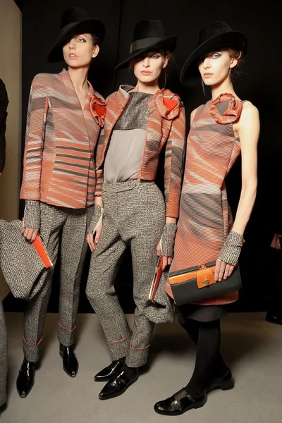 Look 28